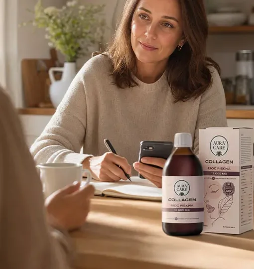 Konsultantka rozmawia z klientką, na stole produkty Aura Care